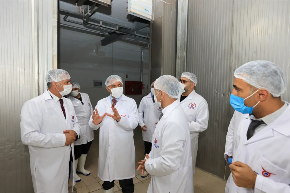 VALİ USTA, BİNGÖL ET KOMBİNASINI ZİYARET ETTİ